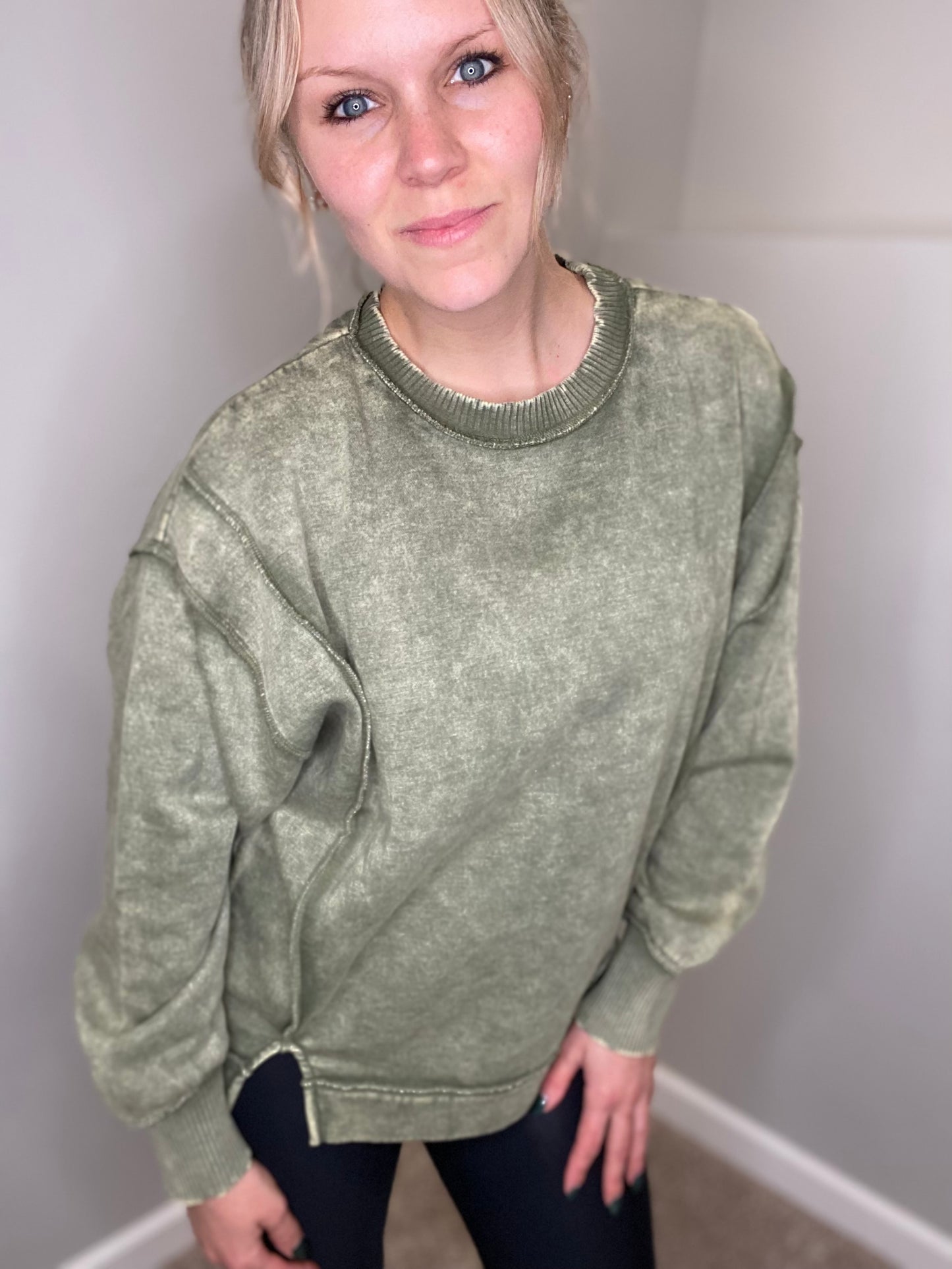 Stevie Acid Washed Sweatshirt <Zenana>